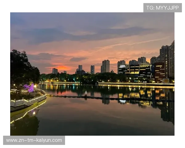 夜跑与城市灯光下的运动摄影技巧